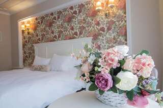 Отель Hotel Dragului Предял Представительский номер с кроватью размера «king-size»-1