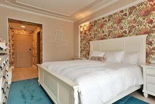 Отель Hotel Dragului Предял Представительский номер с кроватью размера «king-size»-3